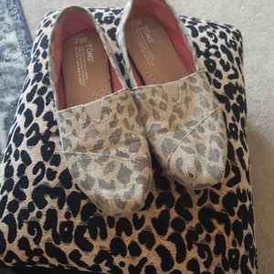 Leopard print TOMS